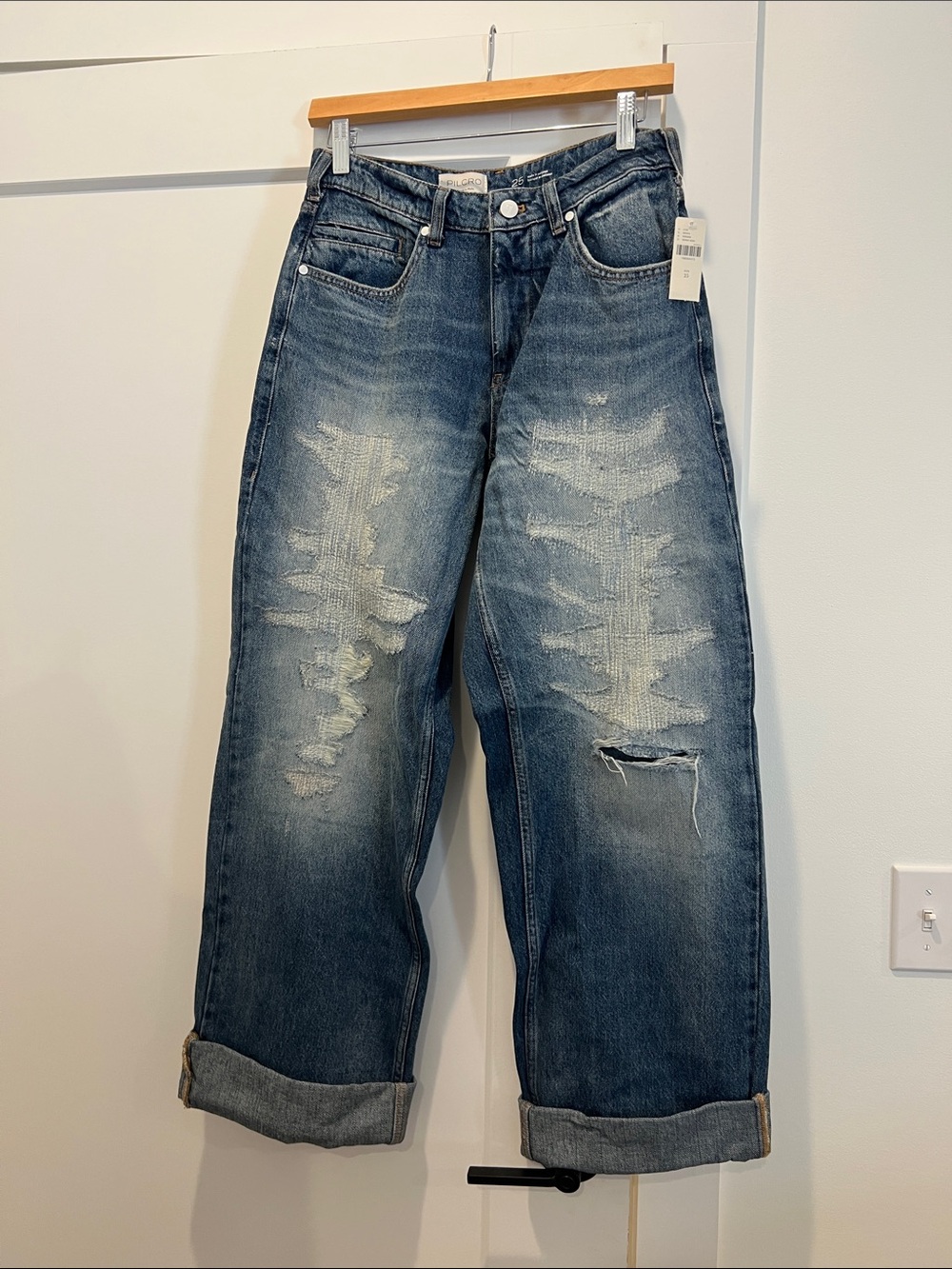 Pilcro Sloane Low Rise Distressed Slouchy Jeans Cuffed Hem - Picture 4 of 9